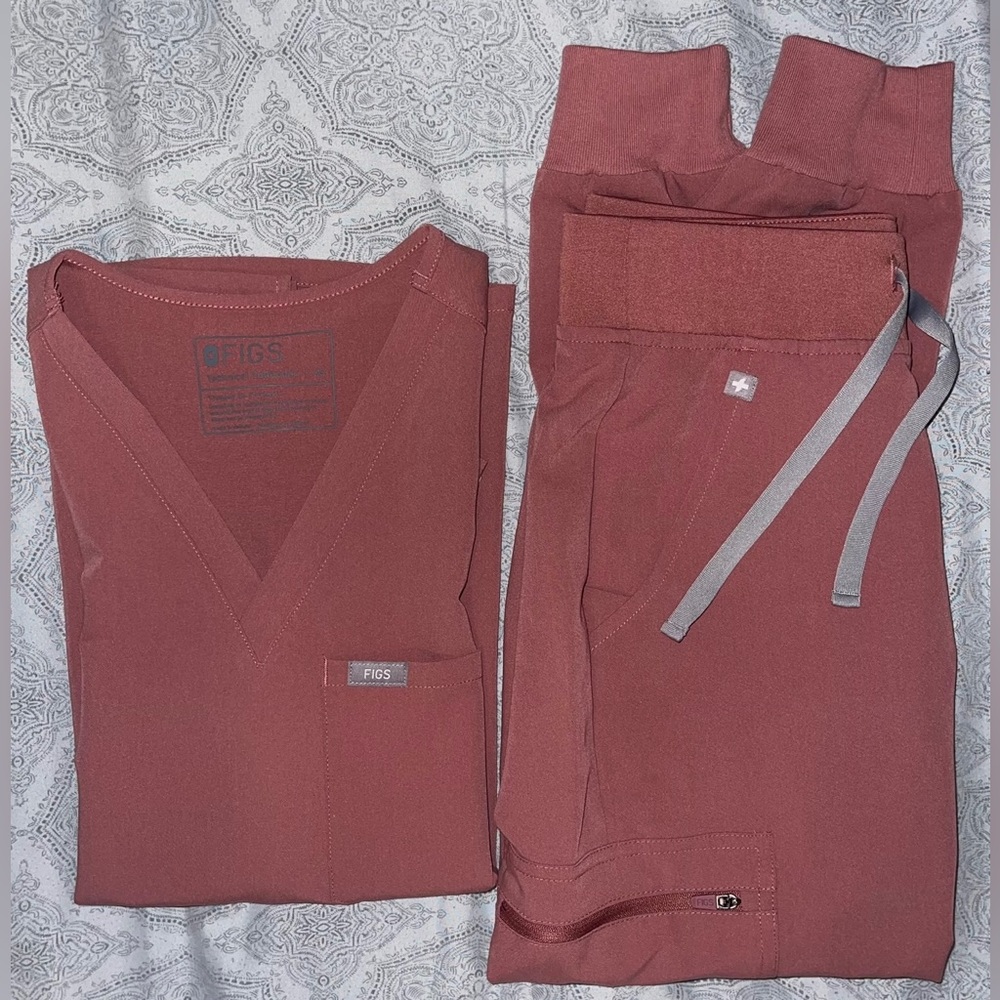 Figs Scrubs Set Color MAUVE (Top XS Catarina & Bottom Petite XXS Zamora Jogger)